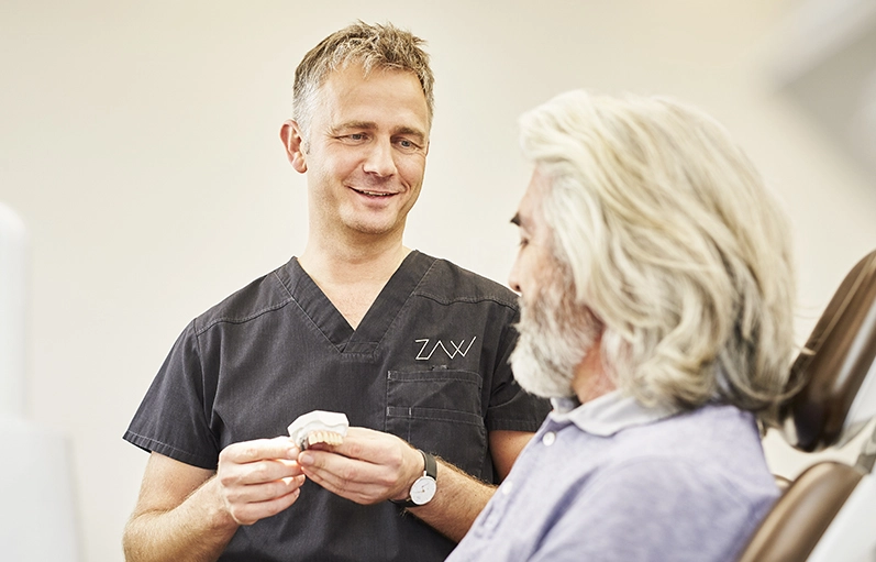 Kronen, Brücken und Prothesen